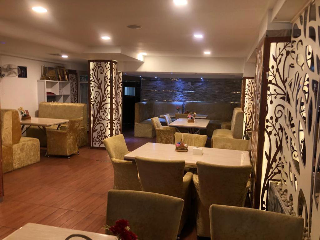 Abunawas Merry Inn At Walking Street Pattaya Exterior foto
